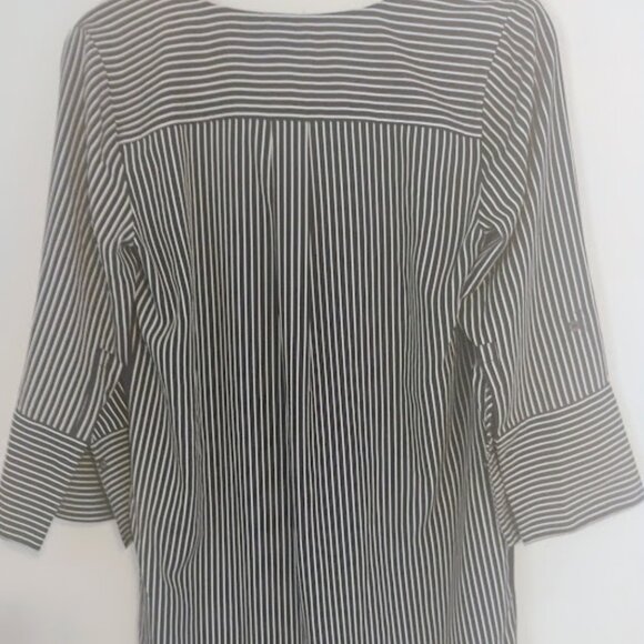 LOFT Petites Striped Sleeve Contrast Dress in Size Small - Picture 4 of 7